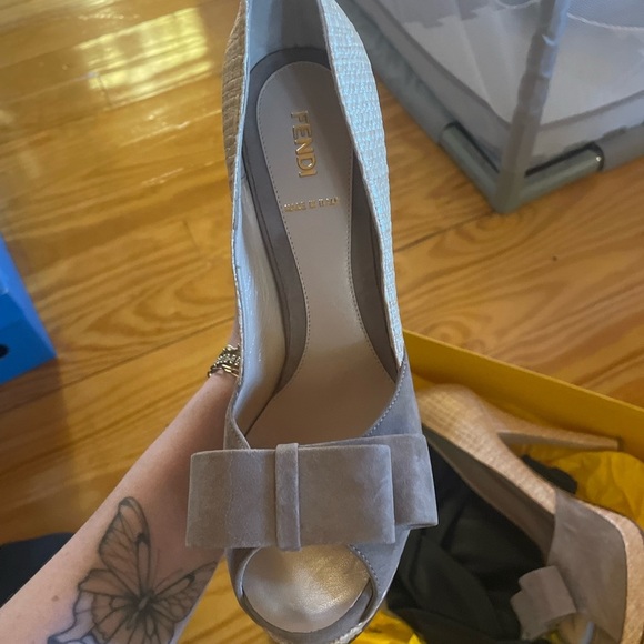 Fendi Tan High-Heeled Platform Shoes with Bow - Picture 5 of 7